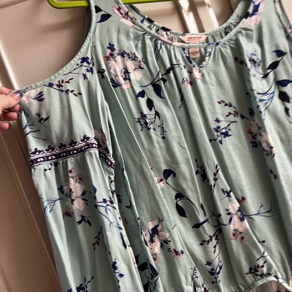Cold shoulder top - Picture 2 of 5